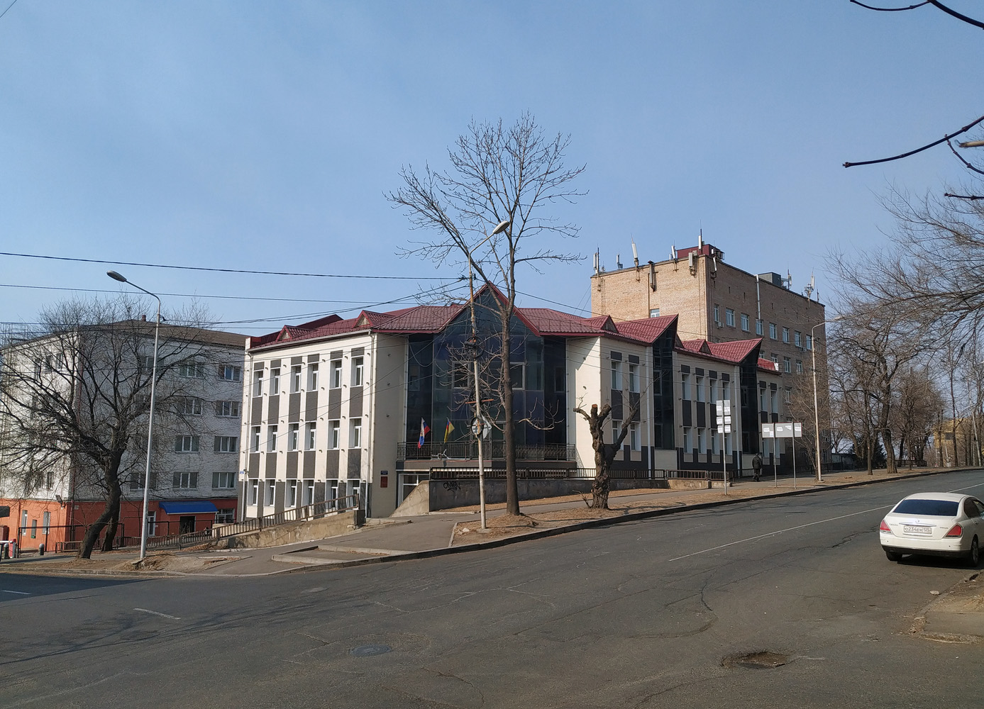 Владивосток, Улица Прапорщика Комарова, 35В; Улица Прапорщика Комарова, 35А; Уткинская улица, 36