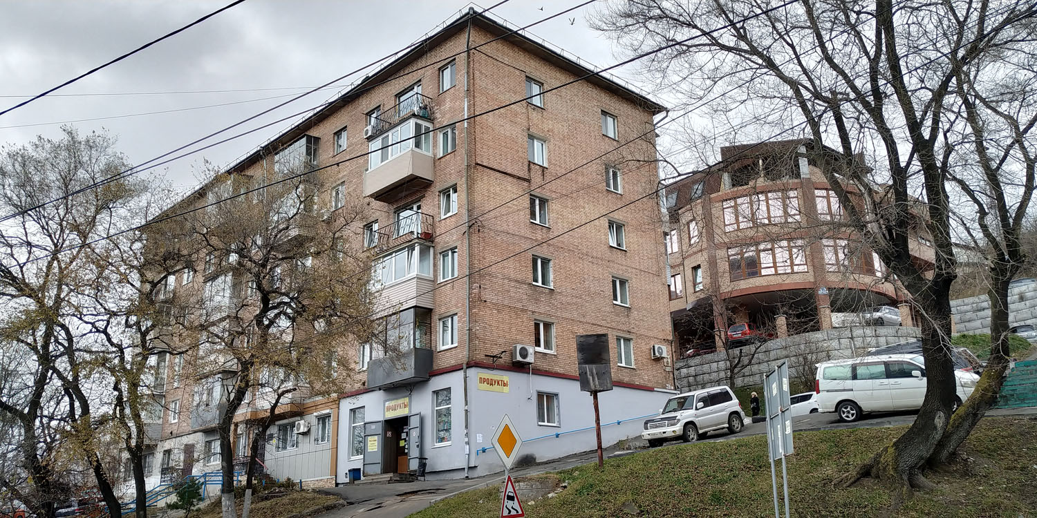 Владивосток, Нерчинская улица, 2; Уткинская улица, 19