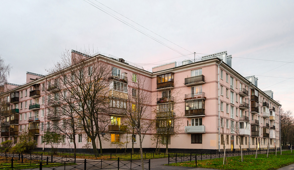 Санкт-Петербург, Новоизмайловский проспект, 1; Благодатная улица, 19