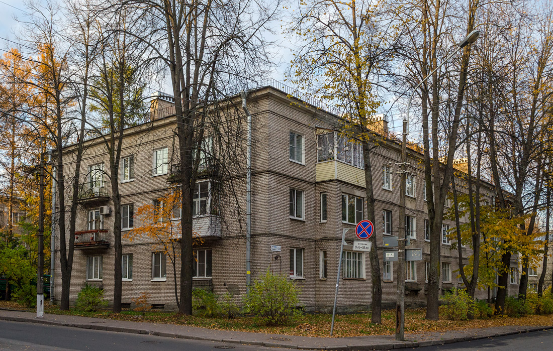Павловск, Улица Васенко, 11 / Медвежий переулок, 6