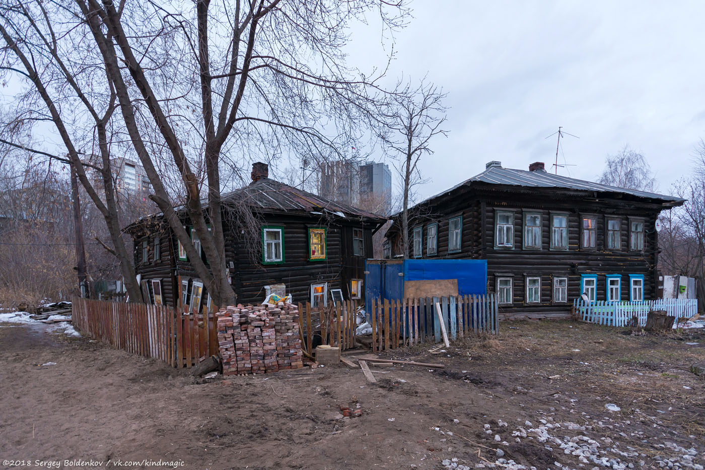 Пермь, Улица Крисанова, 68 / Улица Коммунаров, 3; Улица Коммунаров, 5