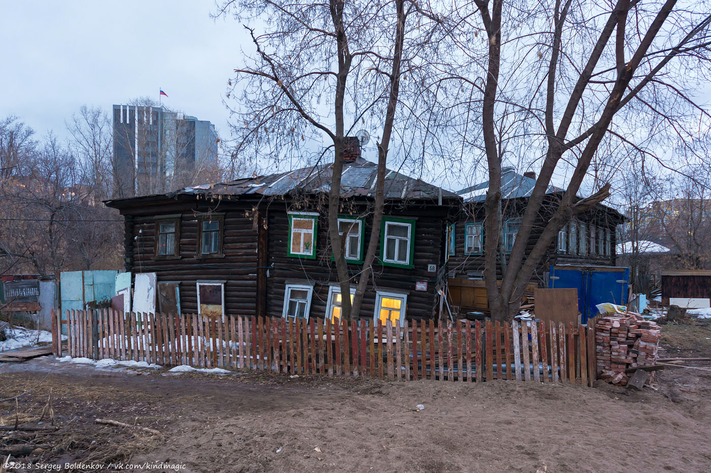 Пермь, Улица Крисанова, 68 / Улица Коммунаров, 3; Улица Коммунаров, 5
