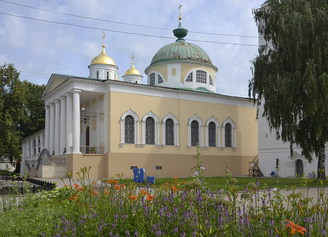 Ярославль, Богоявленская площадь, 25 Церковь Ярославских Чудотворцев