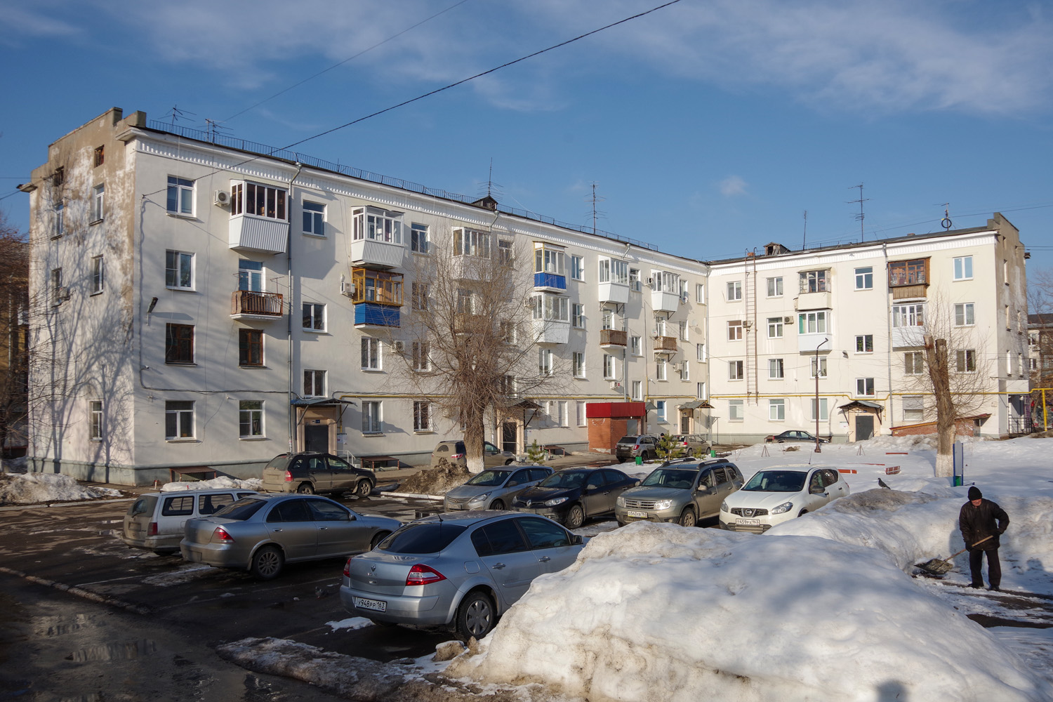 Новокуйбышевск, Улица Кадомцева, 8 / Улица Миронова, 16