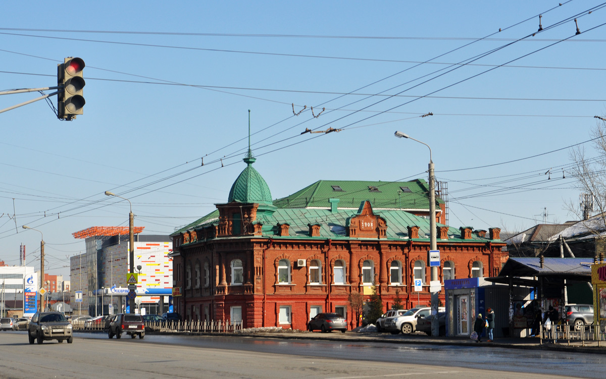 Омск, Улица 10 лет Октября, 74