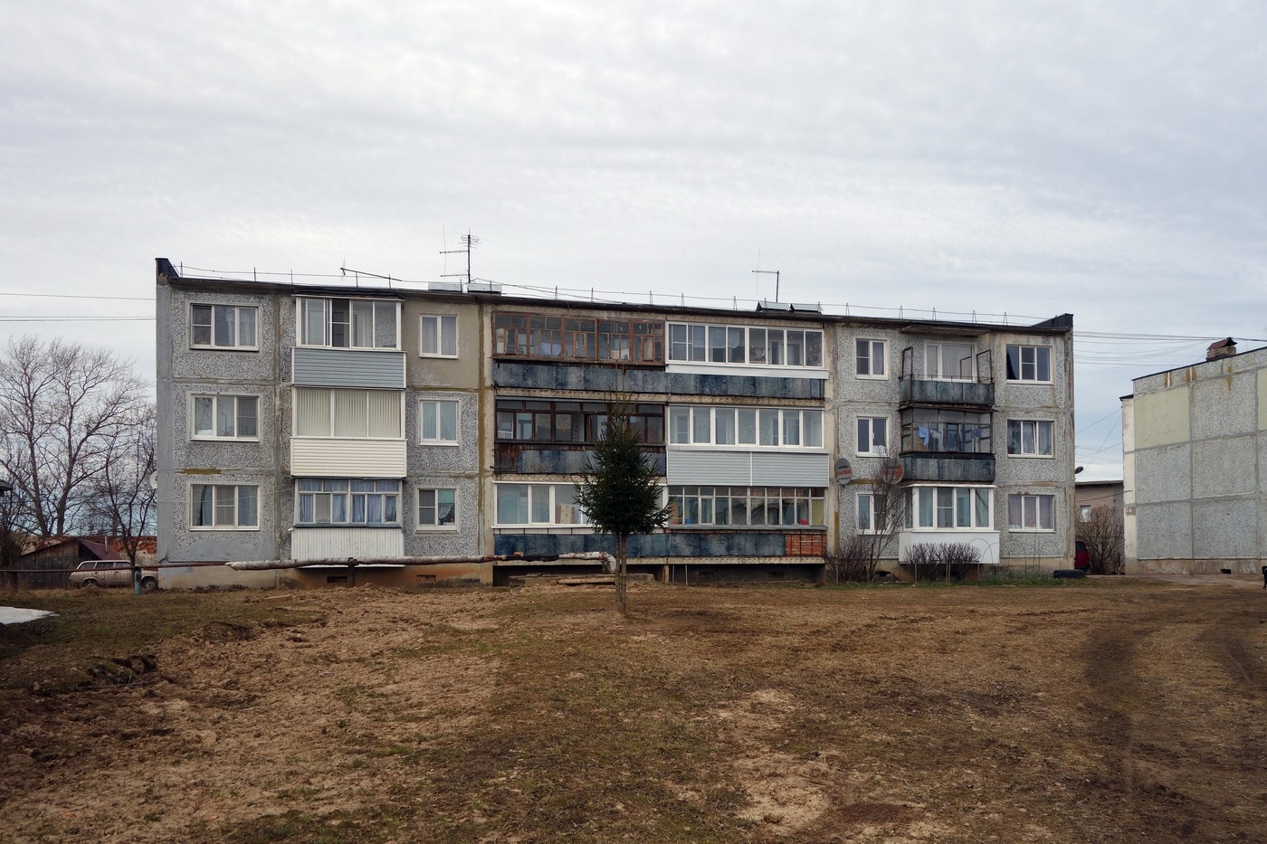 Новгородский район, прочие н.п., Пос. Волховец, Пионерская улица, 17