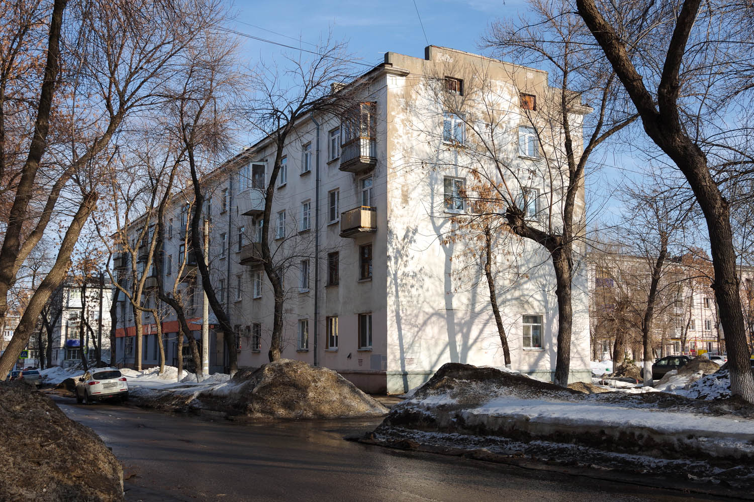 Новокуйбышевск, Улица Кадомцева, 8 / Улица Миронова, 16