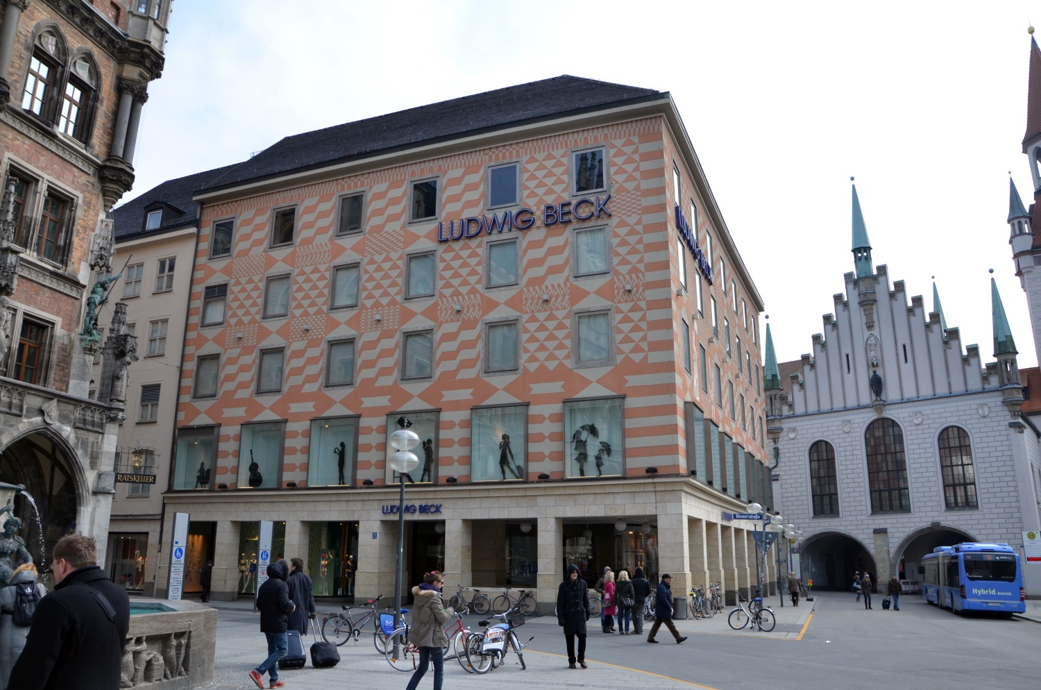 Мюнхен, Marienplatz, 11; Marienplatz, 15