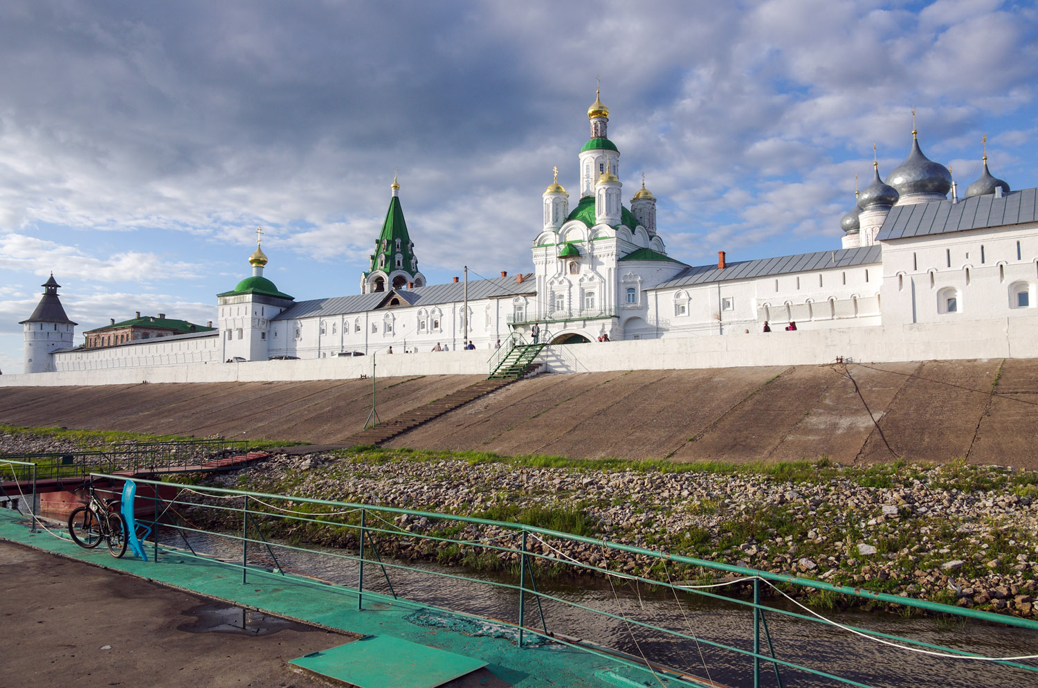 Lyskovsky district, пос. Макарьево, улица Набережная, 1 (западная башня); пос. Макарьево, улица Набережная, 1 (юго-западная башня); пос. Макарьево, улица Набережная, 1 (Святые ворота); пос. Макарьево, улица Набережная, 1 (южный корпус)