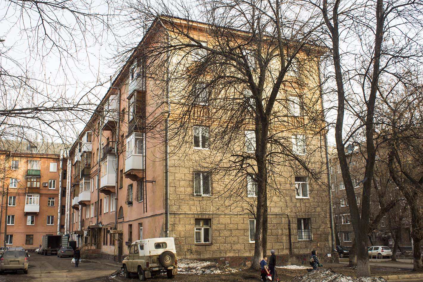 Ufa, Улица 40 лет Октября, 11 / Улица Гончарова, 17