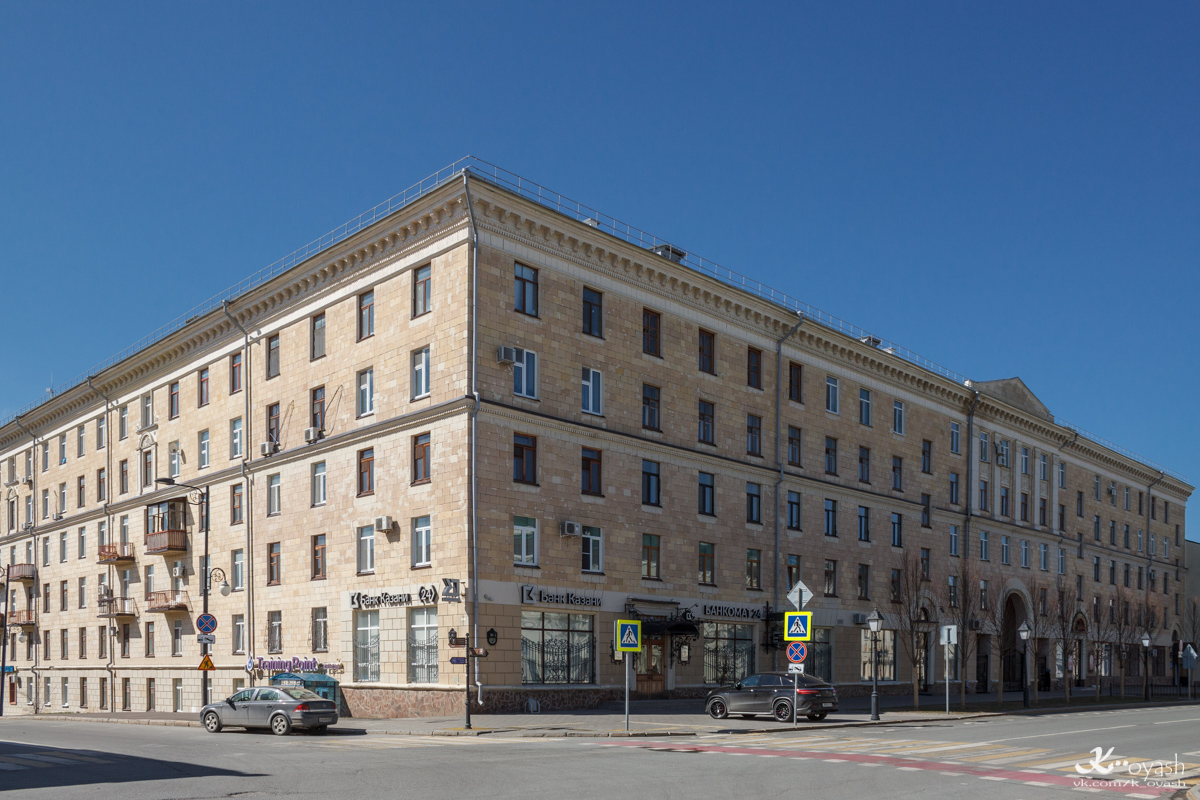 Казань, Кремлёвская улица, 2А / Улица Чернышевского, 4
