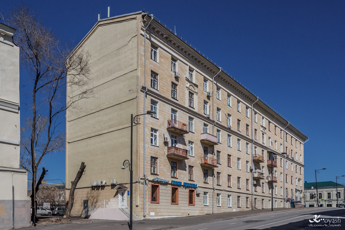 Казань, Кремлёвская улица, 2А / Улица Чернышевского, 4