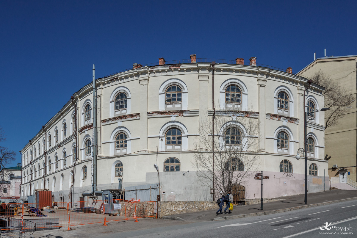 Casáin, Кремлёвская улица, 2 / Улица Чернышевского, 6