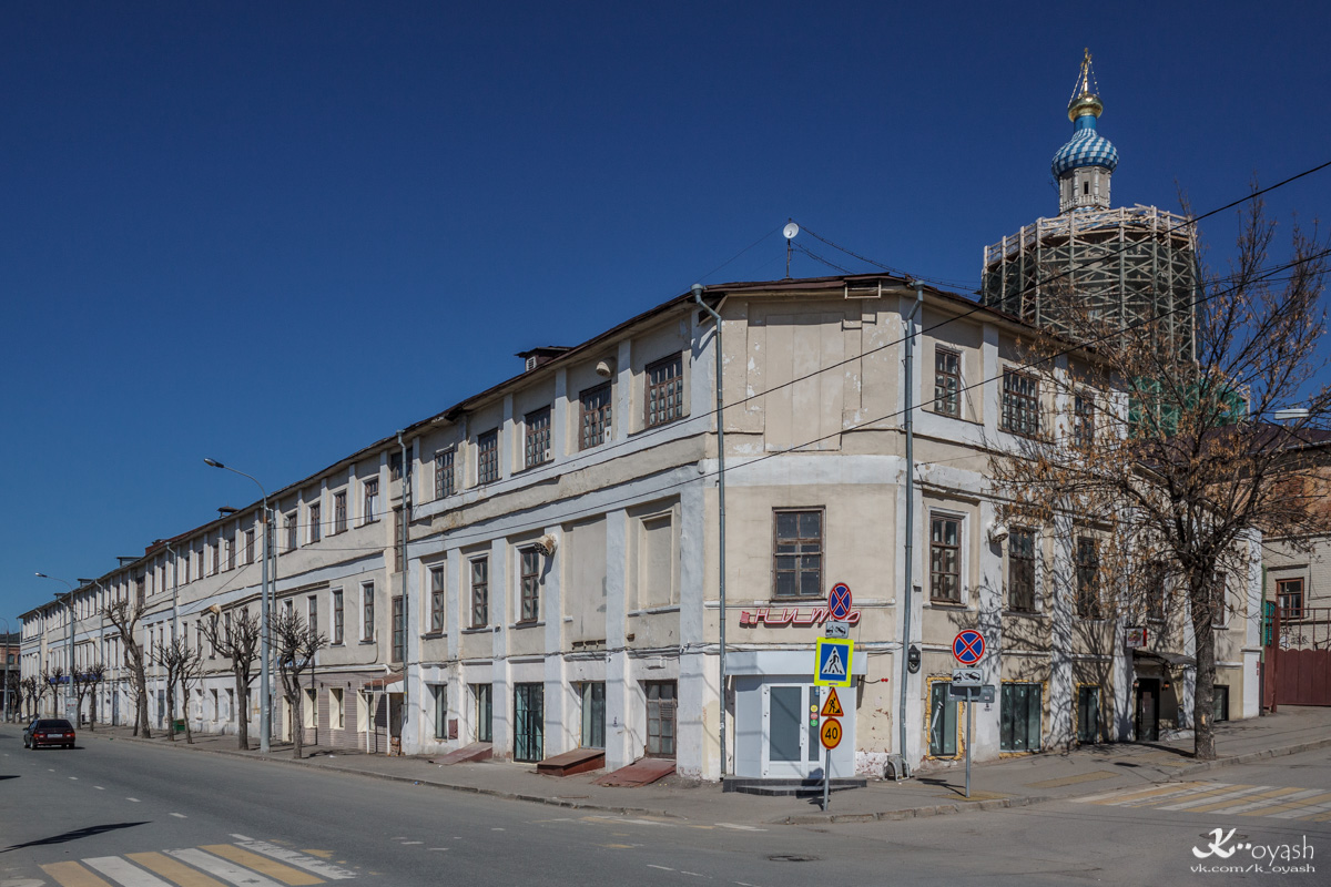 Казань, Профсоюзная улица, 3 / Улица Мусы Джалиля, 19