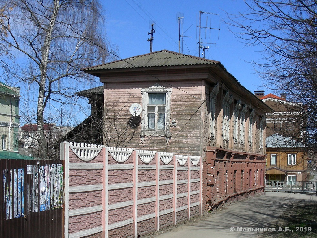 Иваново, Улица Смирнова, 22 / Лежневская улица, 2