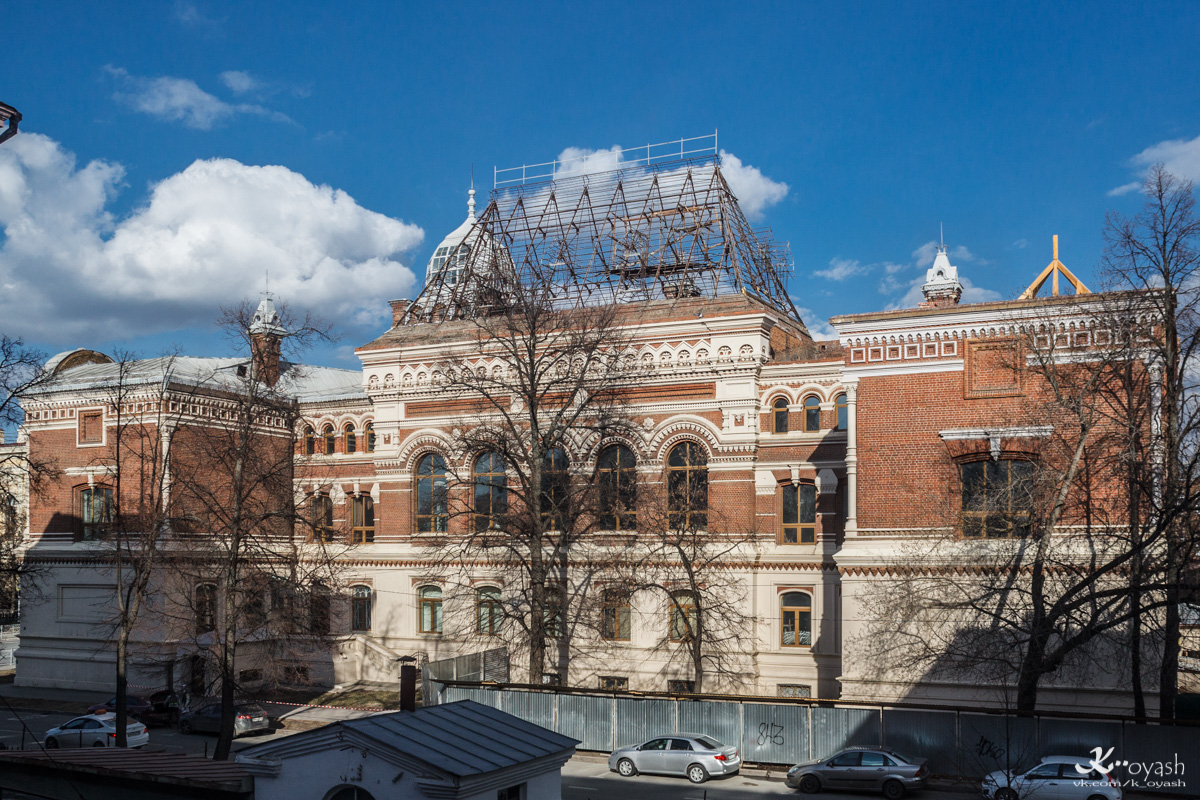 Казань, Улица Карла Маркса, 70 / Улица Толстого, 10