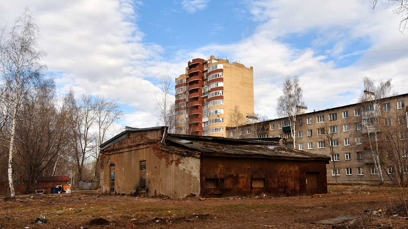Пермь, Углеуральская улица, 20; Улица Василия Каменского, 24