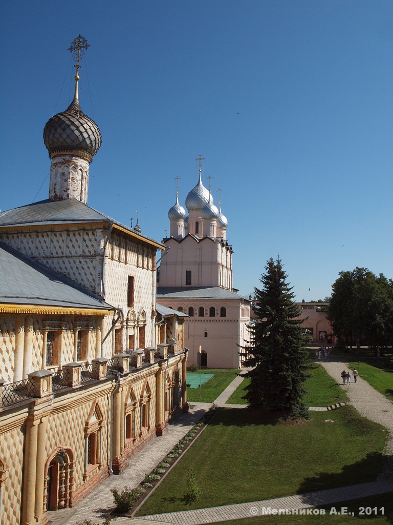 Ростов, Кремль, Одигитриевская церковь; Кремль, Воскресенская церковь