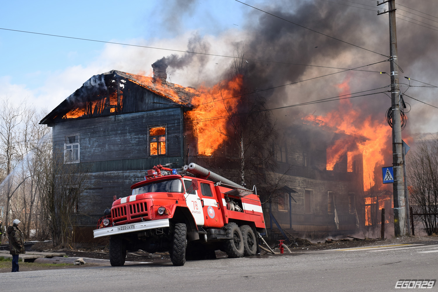 Архангельск, Улица Победы, 50 / Школьная улица, 72