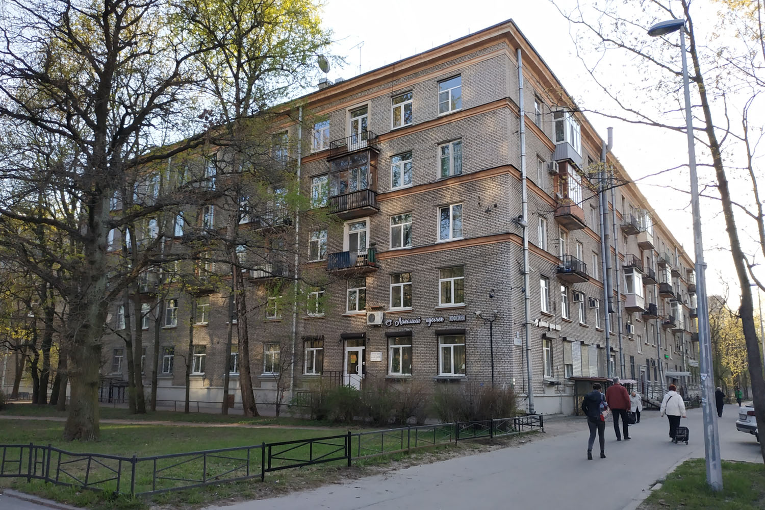 Petersburg, 2-й Муринский проспект, 19