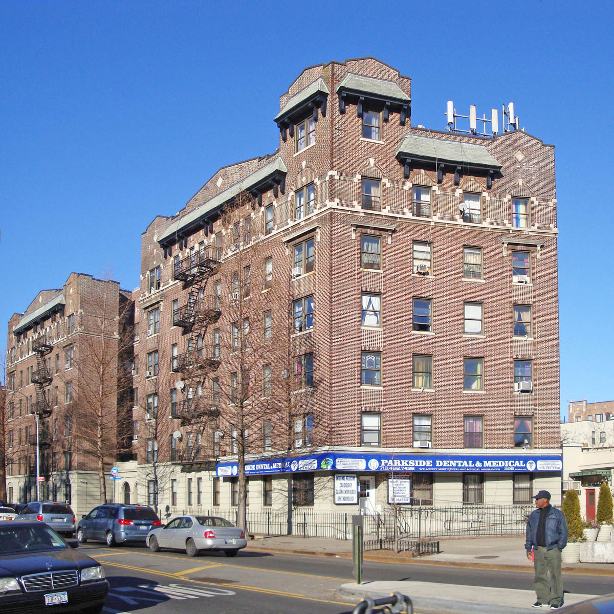 Нью-Йорк, Ocean Avenue (B), 325; Ocean Avenue (B), 305 Нью-Йорк, Ocean Avenue (B), 325; Ocean Avenue (B), 305