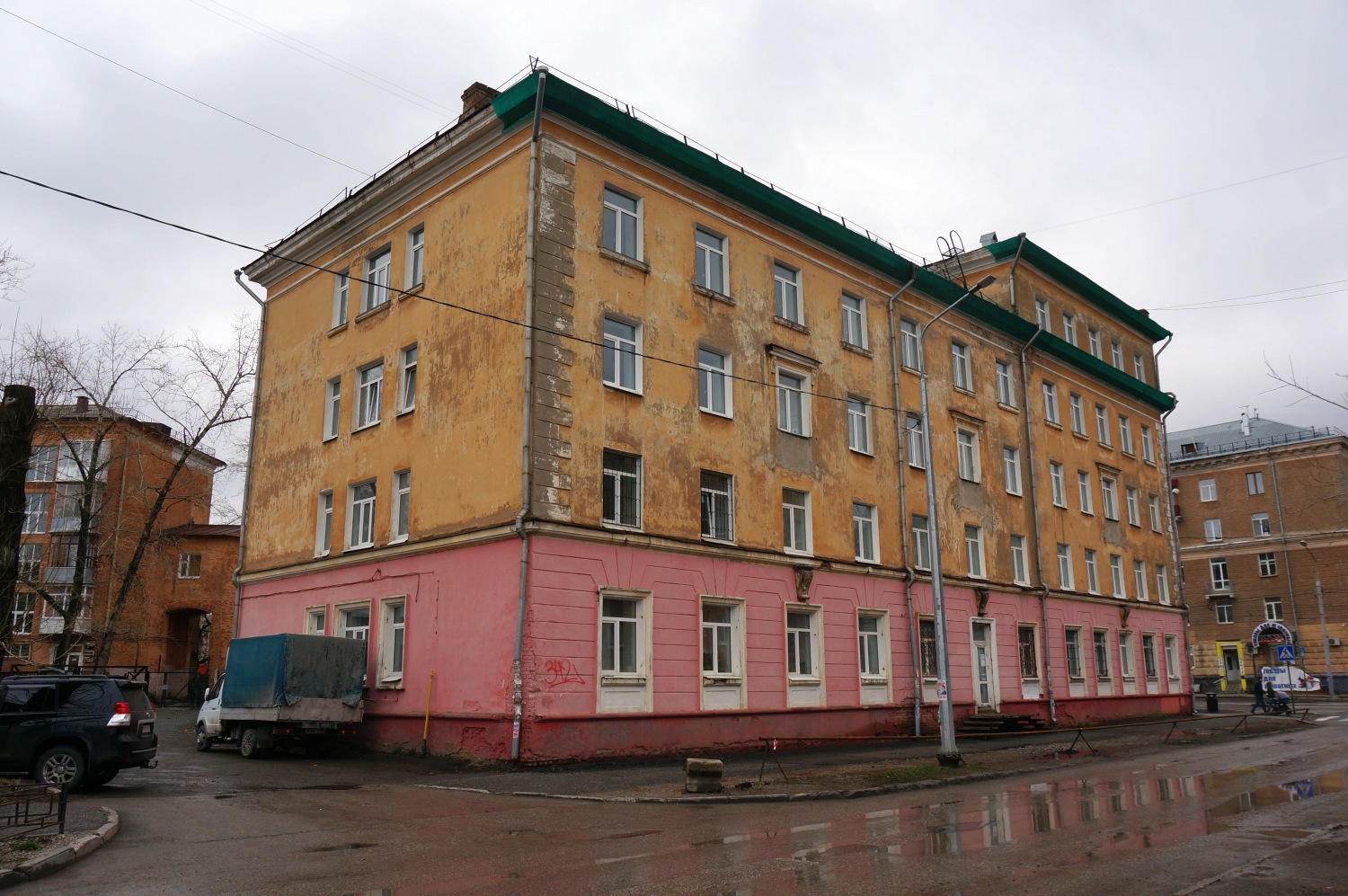 Пермь, Улица Белинского, 57 / Пионерская улица, 14