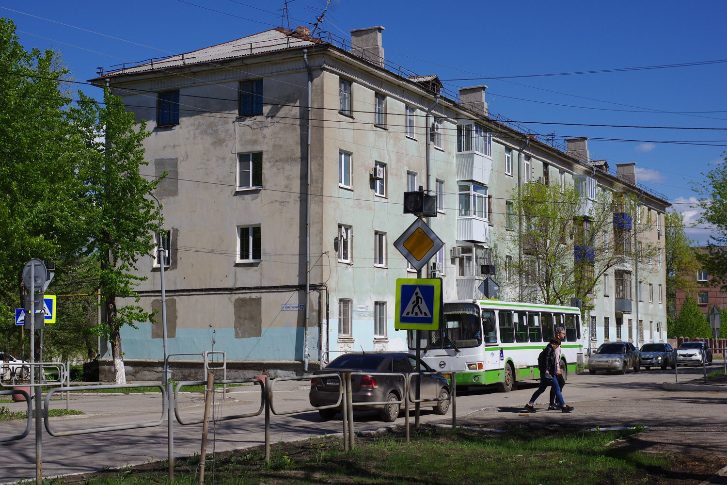 Новокуйбышевск, Улица Чернышевского, 23 / Ленинградская улица, 12