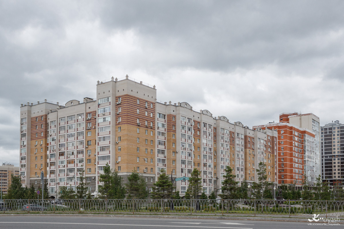 Казань, Улица Абсалямова, 13; Чистопольская улица, 16 / Улица Абсалямова, 15