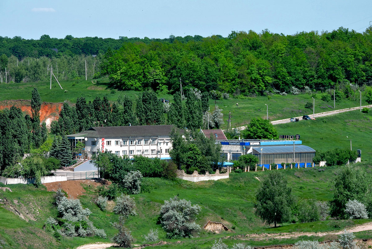 Дергачёвский район, прочие н.п., с. Черкасская Лозовая, Карьерная улица, 1; с. Черкасская Лозовая, Карьерная улица, 1А