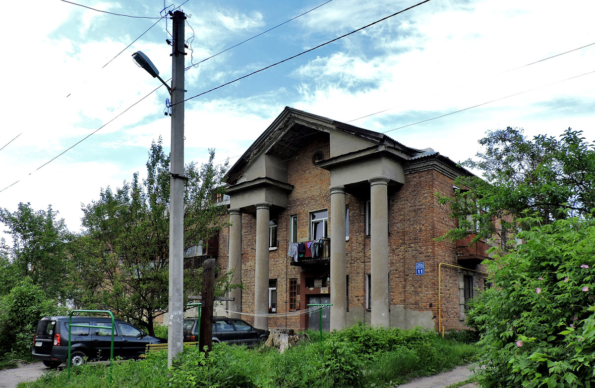 Харьков, Автострадная набережная, 11 / Рубежанский переулок, 2