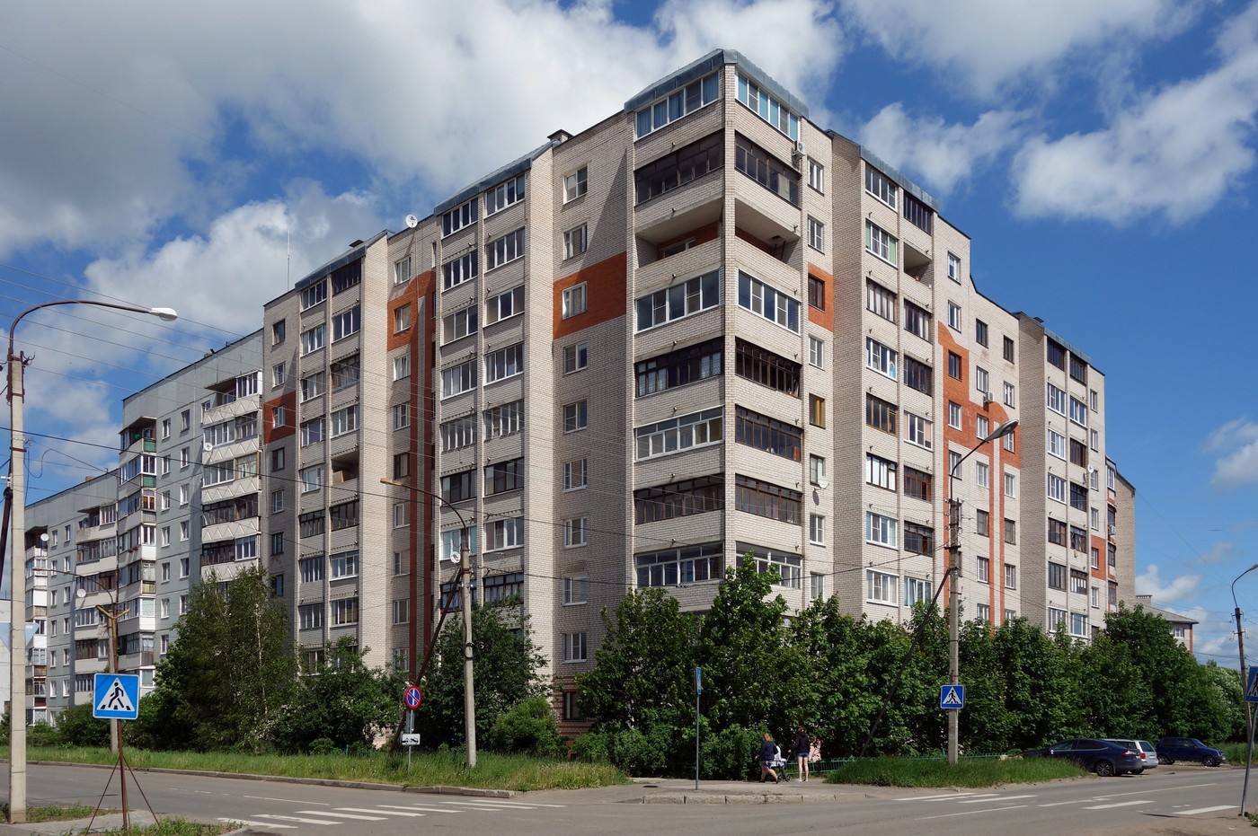 Великий Новгород, Улица Рахманинова, 17 / Хутынская улица, 19