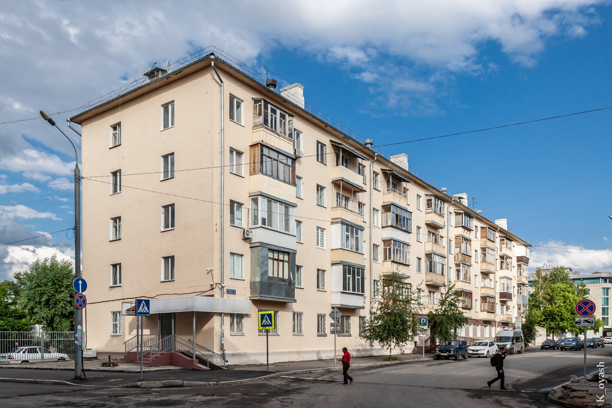 Казань, Улица Гаяза Исхаки, 1