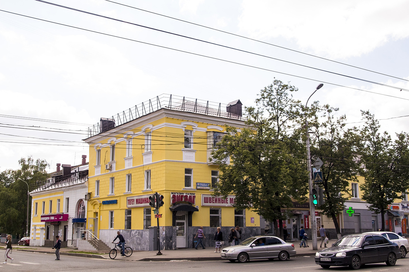 Ufa, Первомайская улица, 40 / Улица Победы, 13