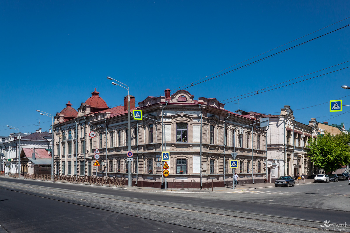 Казань, Улица Парижской Коммуны, 20 / Улица Габдуллы Тукая, 37