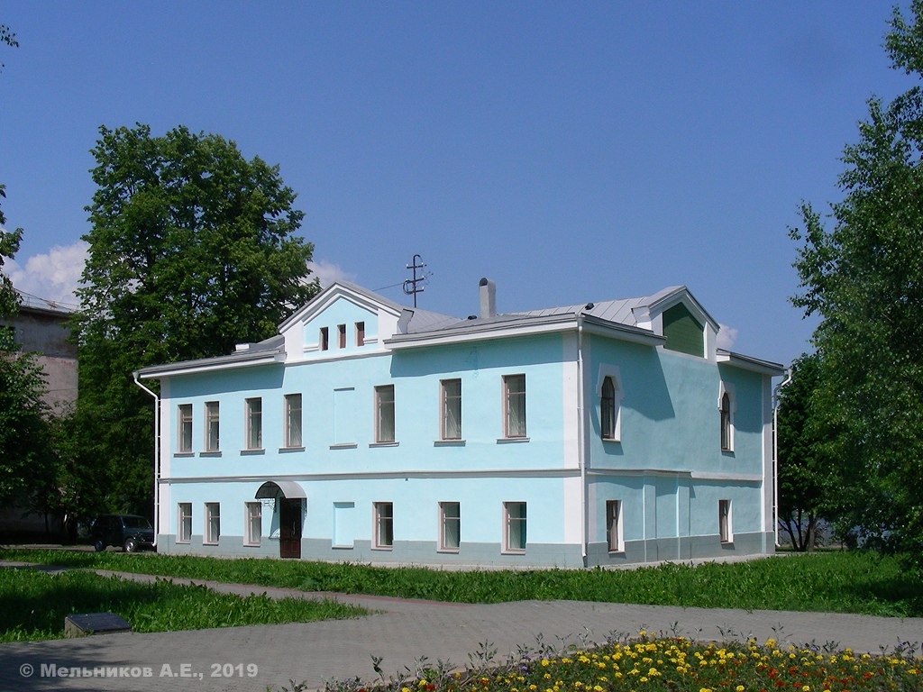 Кинешма, Волжский бульвар, 9 / Улица имени Крупской, 12