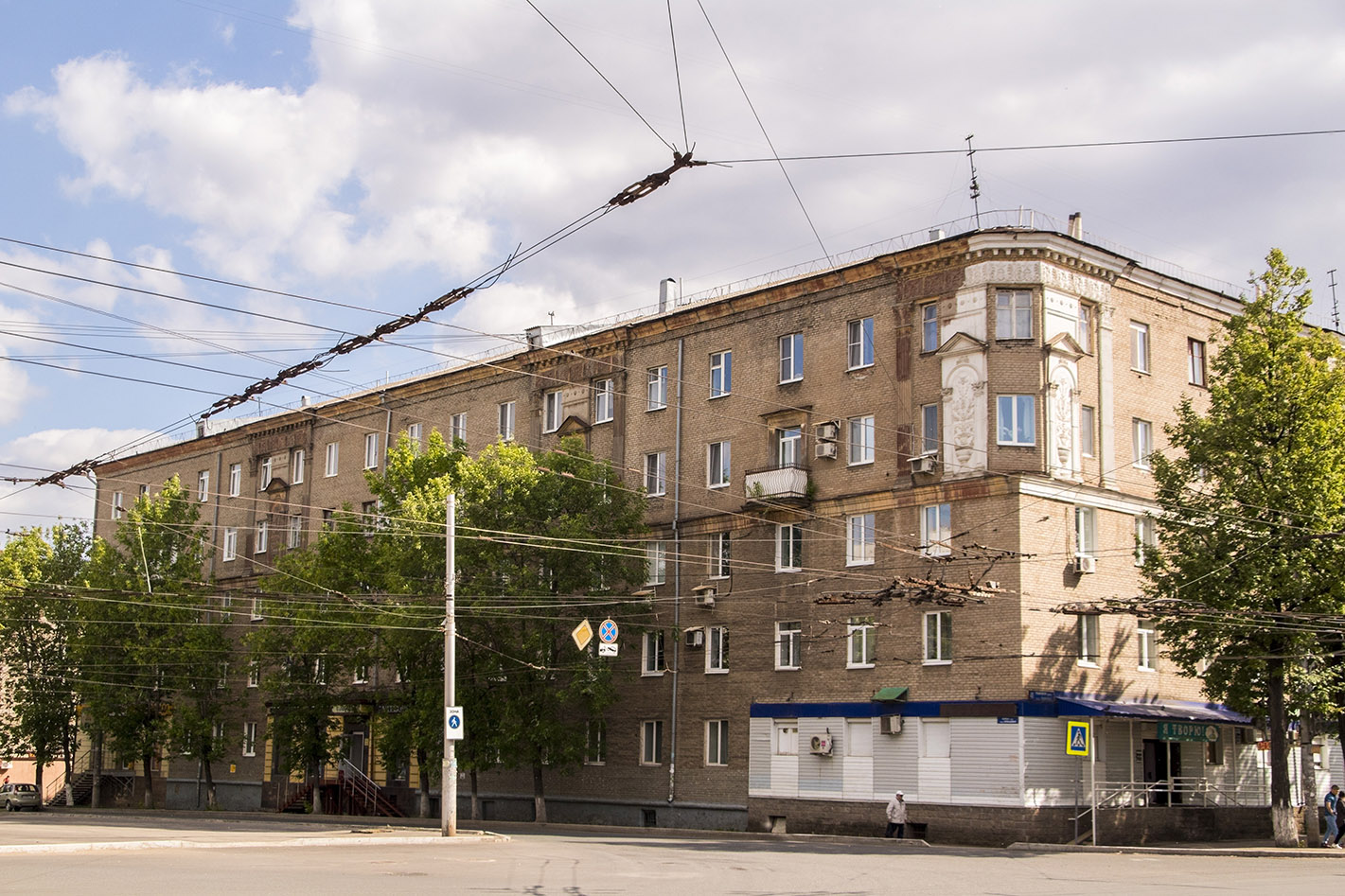 Уфа, Улица Ульяновых, 46 / Кольцевая улица, 48