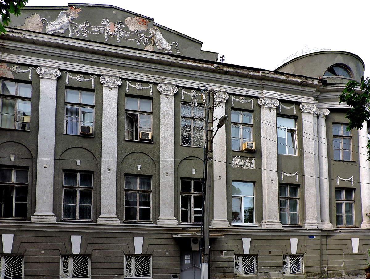 Харьков, Улица Фейербаха, 13 / Площадь Фейербаха, 5