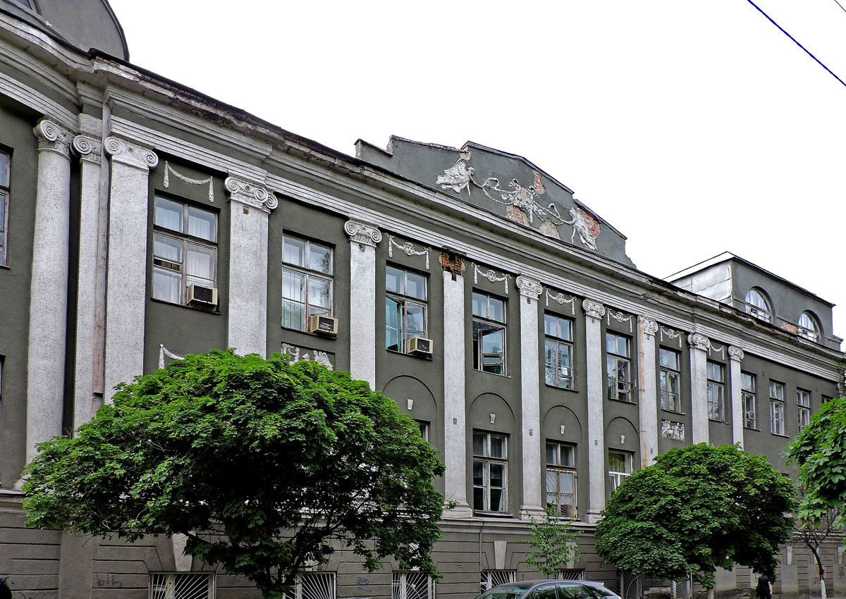 Харьков, Улица Фейербаха, 13 / Площадь Фейербаха, 5