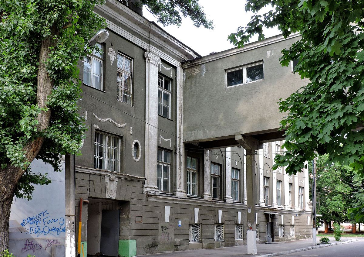 Харьков, Улица Фейербаха, 13 / Площадь Фейербаха, 5