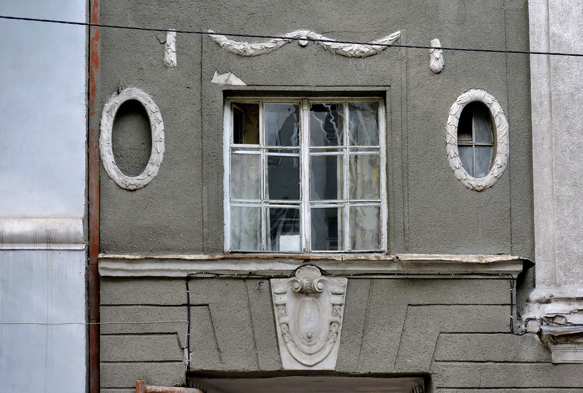 Харьков, Улица Фейербаха, 13 / Площадь Фейербаха, 5