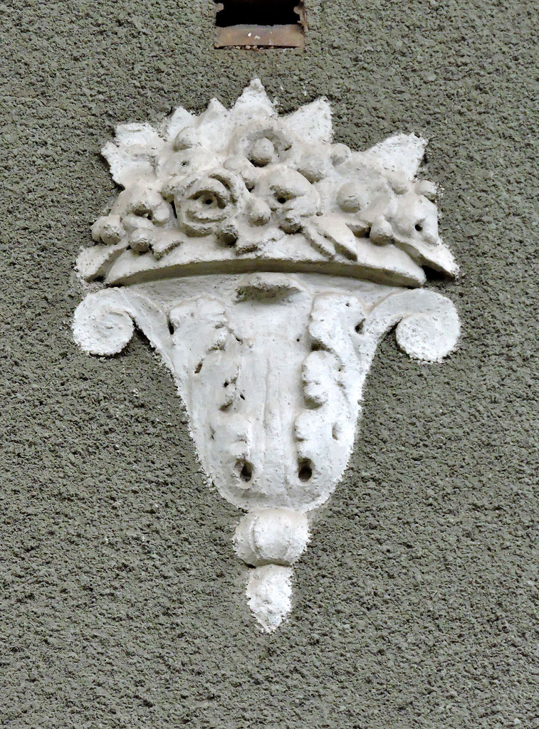 Харьков, Улица Фейербаха, 13 / Площадь Фейербаха, 5