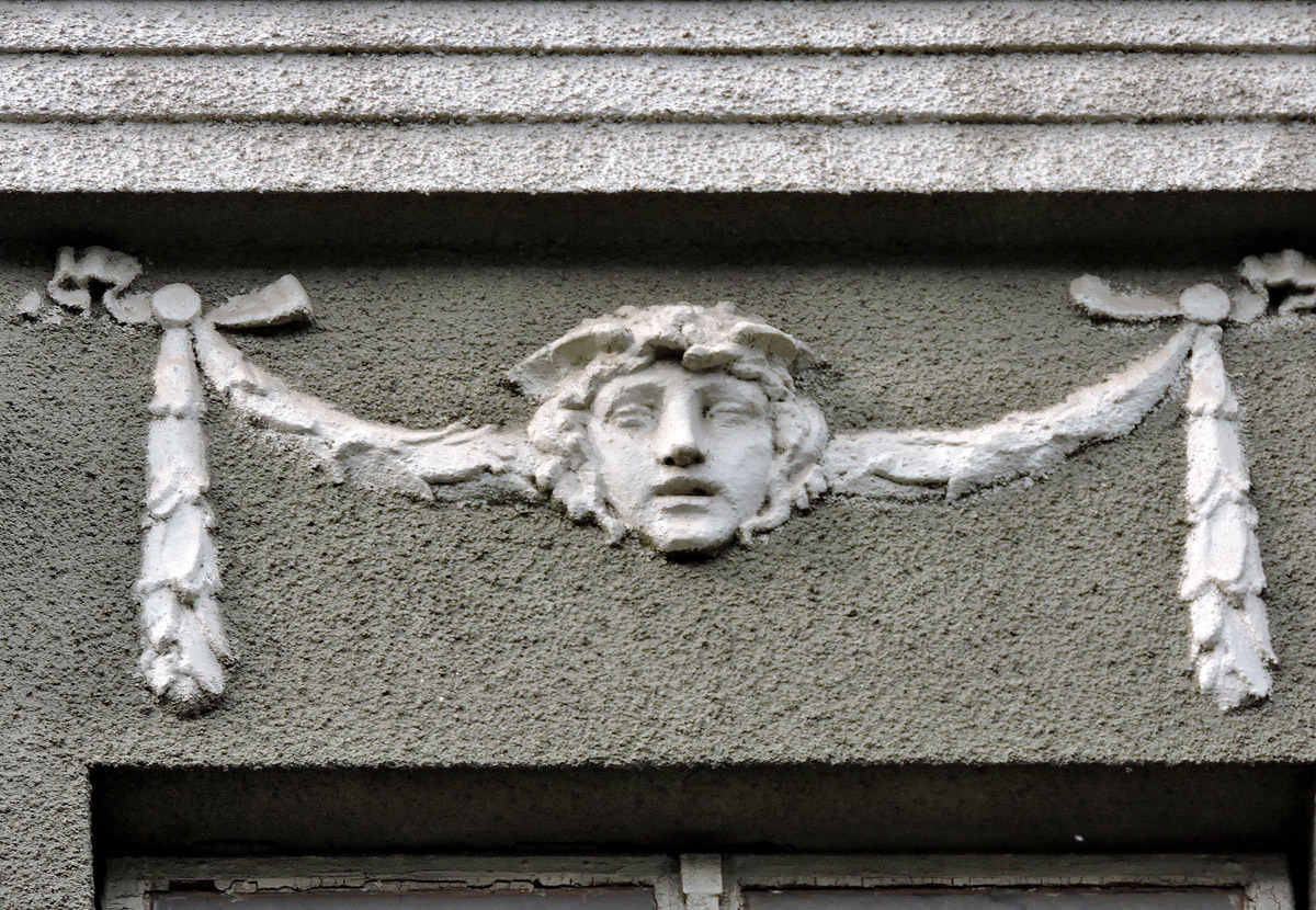 Kharkov, Улица Фейербаха, 13 / Площадь Фейербаха, 5