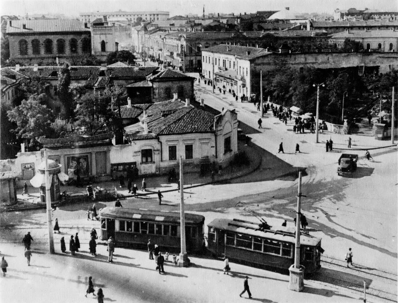 Сімферополь, Проспект Кирова, 29* / Улица Ленина; Проспект Кирова, 27