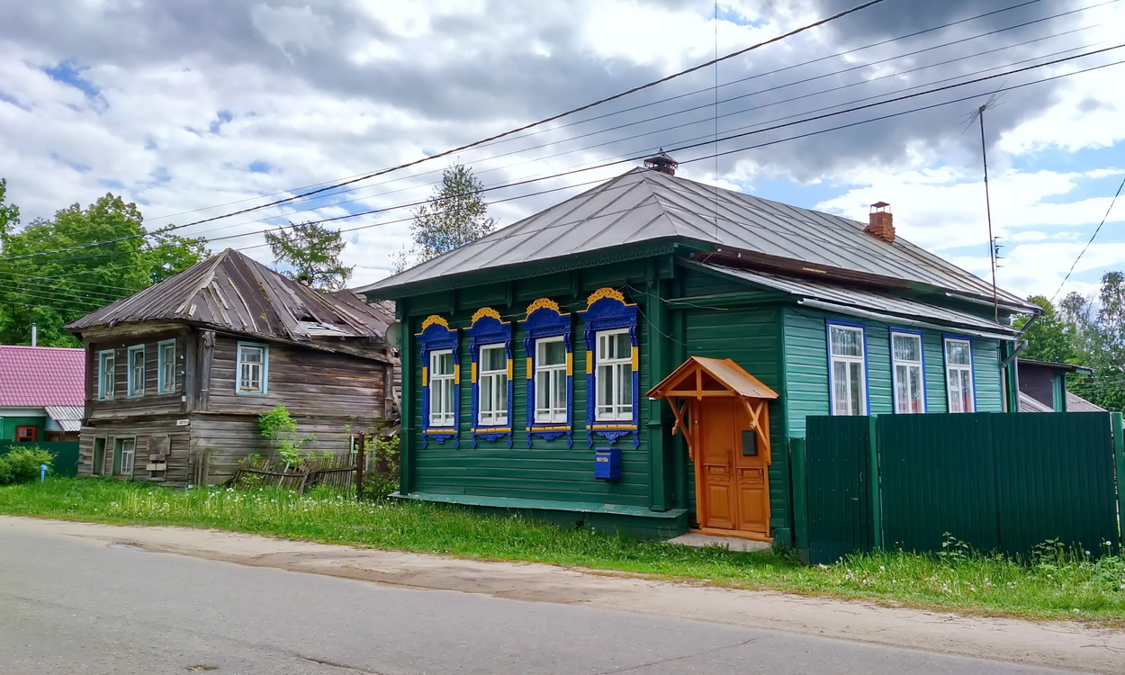 Некрасовское, Советская улица, 33; Советская улица, 31