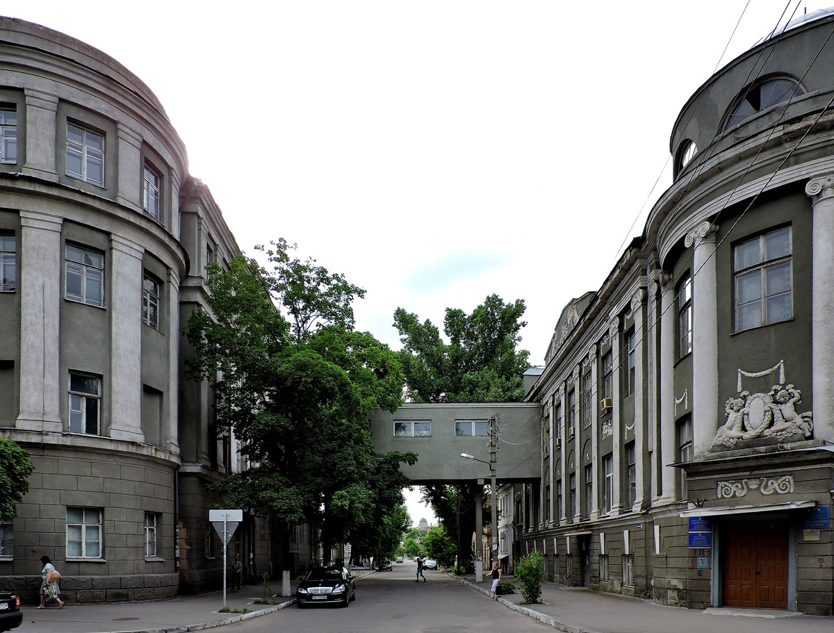Kharkov, Улица Фейербаха, 13 / Площадь Фейербаха, 5; Улица Фейербаха, 14 / Площадь Фейербаха, 4