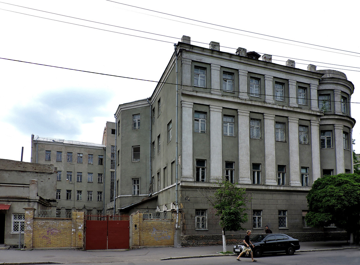 Харьков, Улица Фейербаха, 14 / Площадь Фейербаха, 4