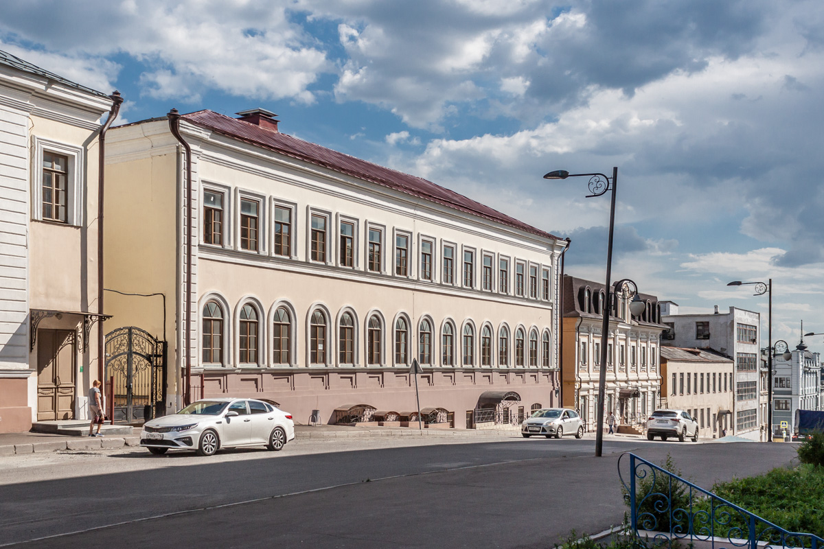 Kazan, Кремлёвская улица, 4 / Улица Чернышевского, 5; Улица Чернышевского, 7