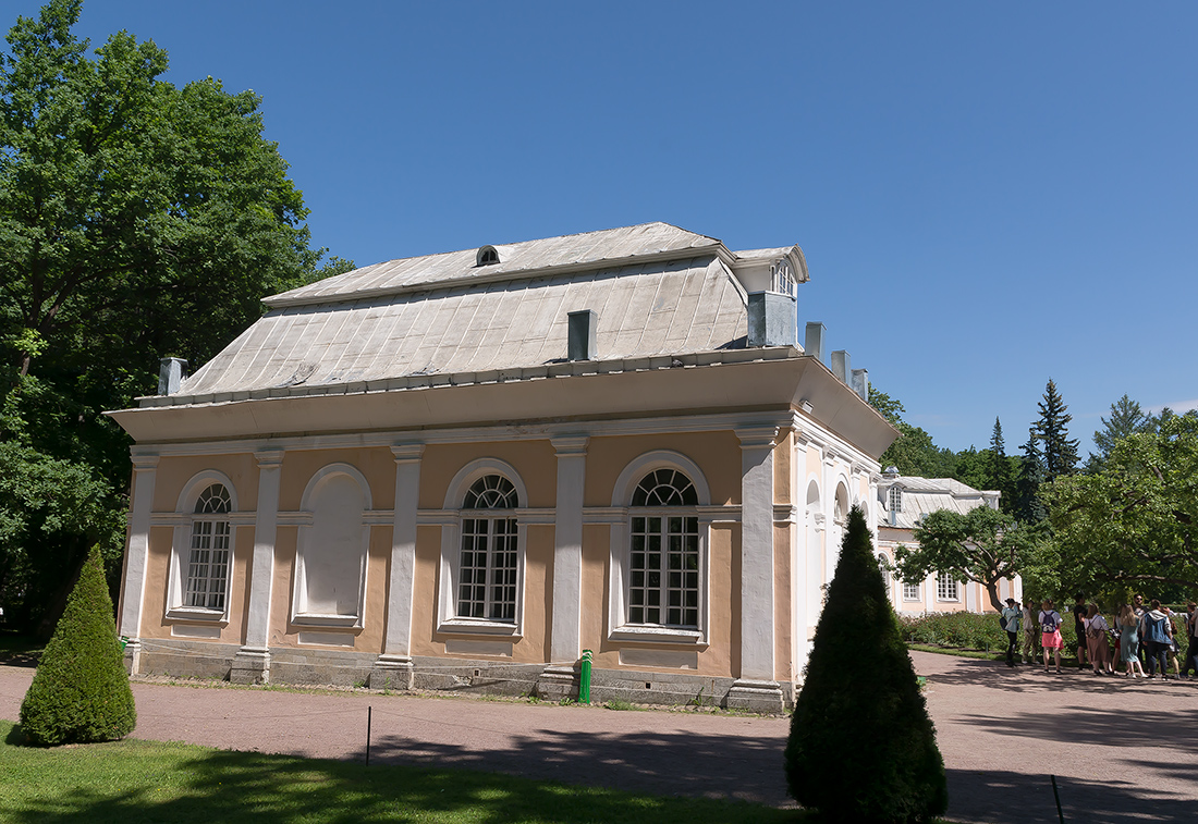 Peterhof, Разводная улица, 2а