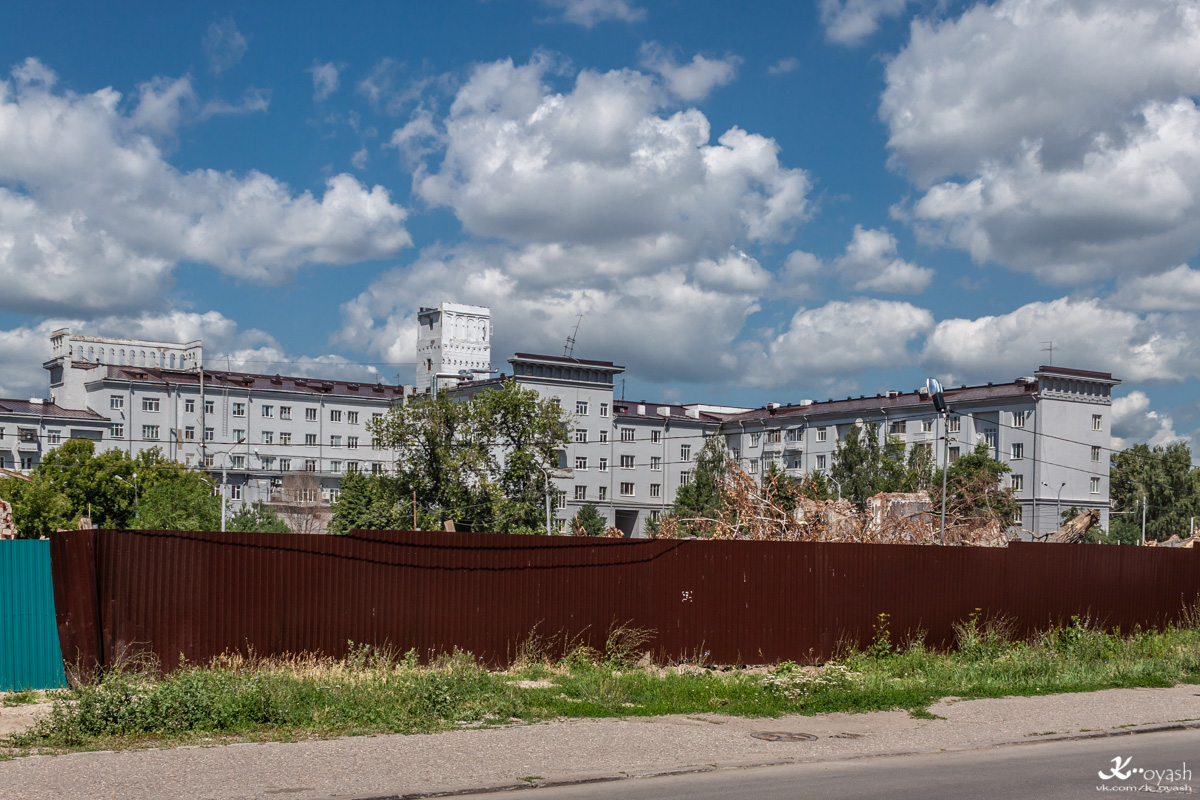 Казань, Улица Нурсултана Назарбаева, 35 корп. 1 / Улица Павлюхина, 98
