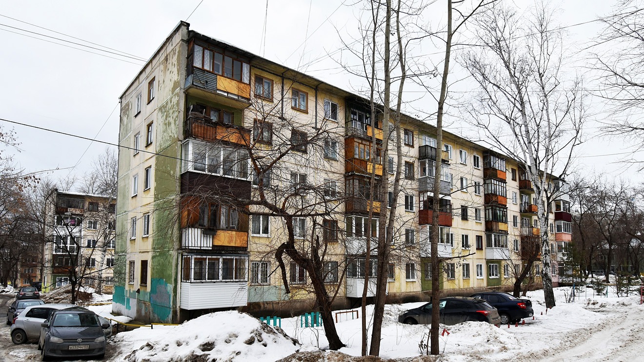 Perm, Улица Крисанова, 27